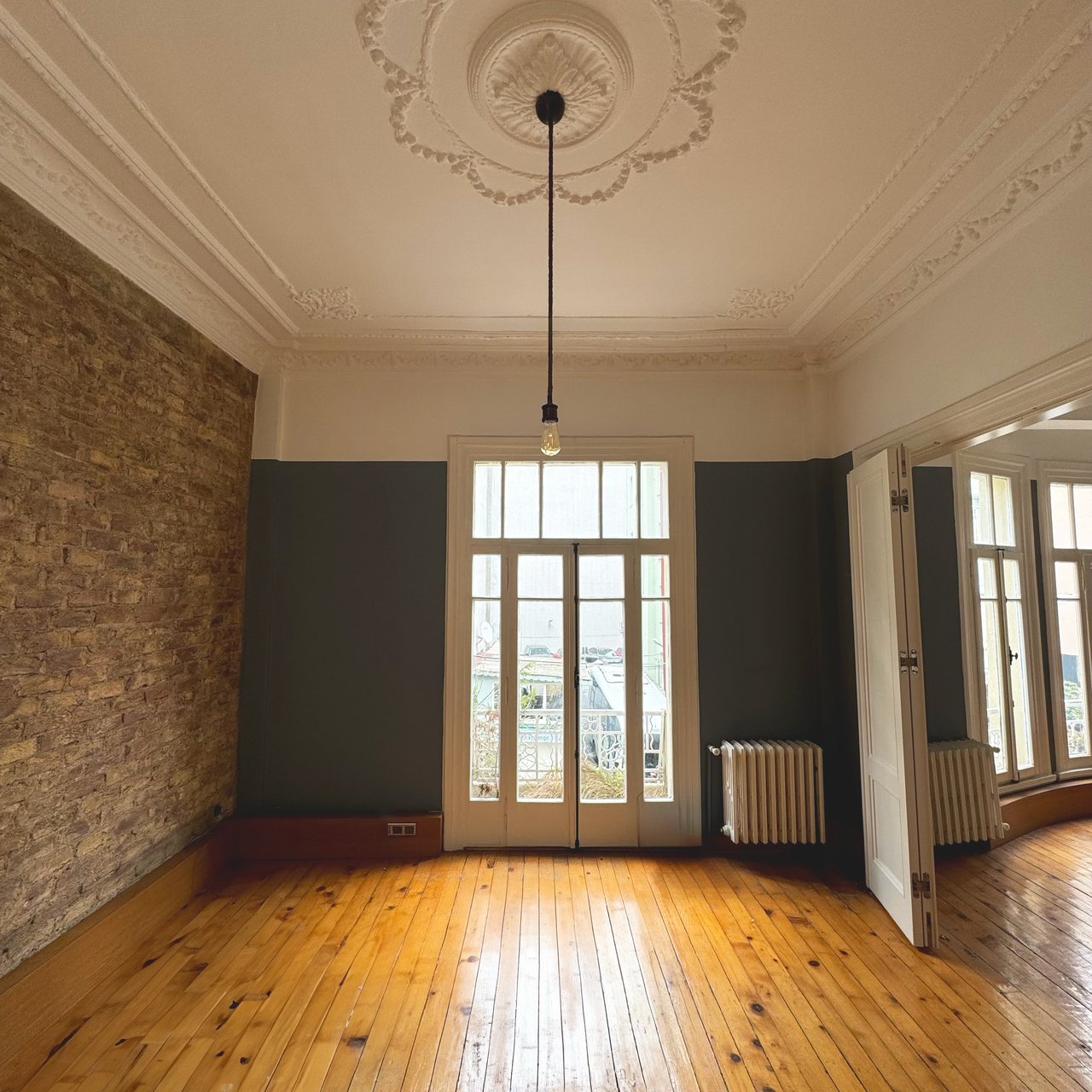 A 3+2 Cihangir flat in a Historical Apartment in Istanbul