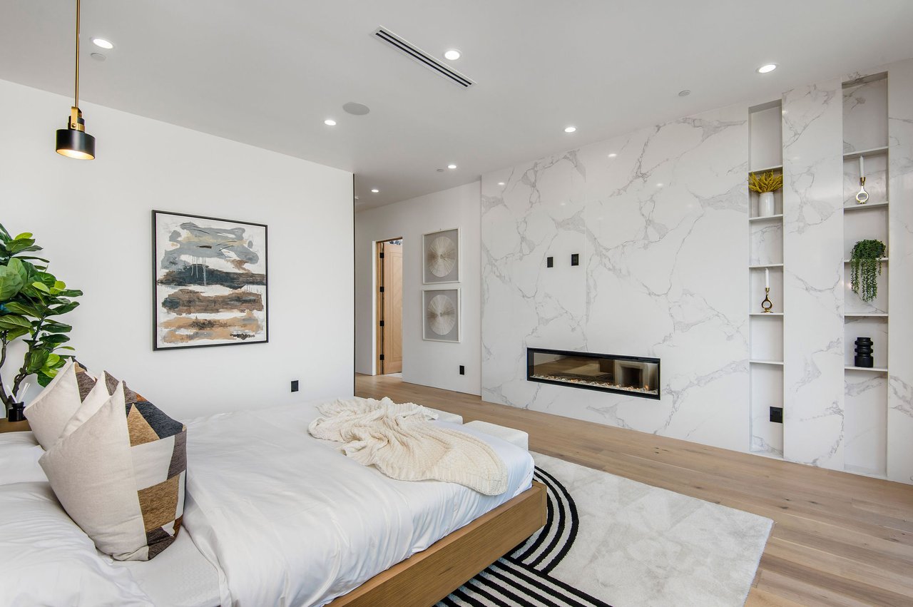 5132 Lindley Ave, Encino