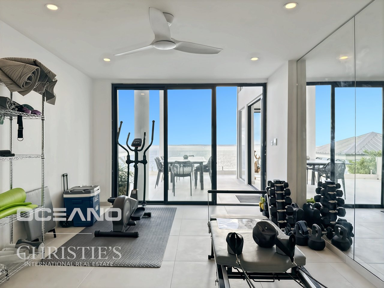 Cliffside Villa - Mont Rouge