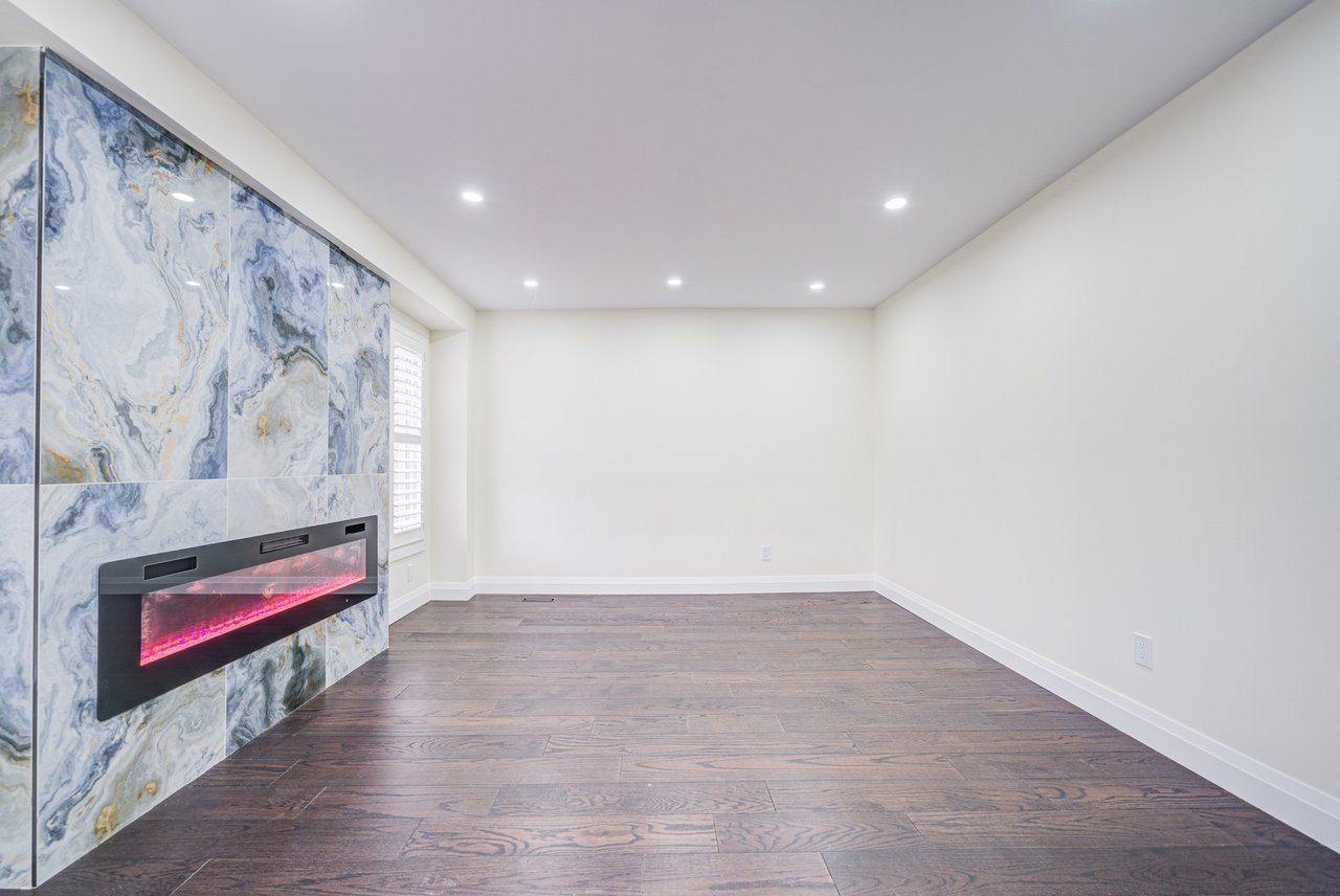1126 Berkshire Crt