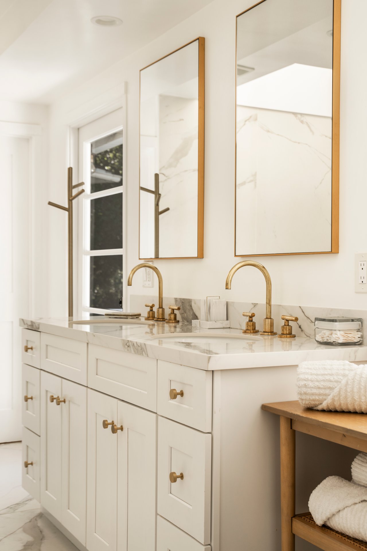 2410 Nichols Canyon Rd