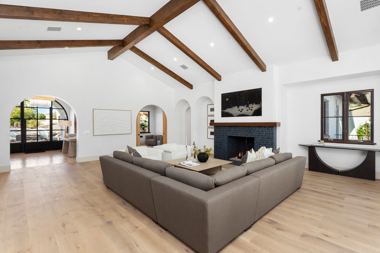 4605 E ROCKRIDGE Road