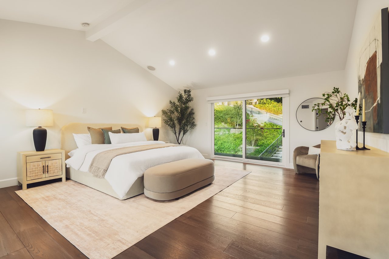 18065 Boris Dr, Encino