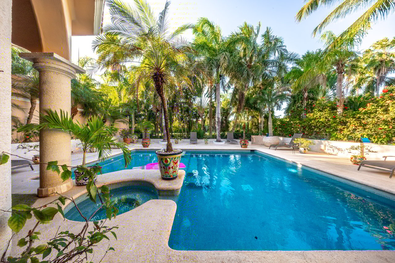 Villa Orquídea Puerto Aventuras | Golf-Front Luxury Estate