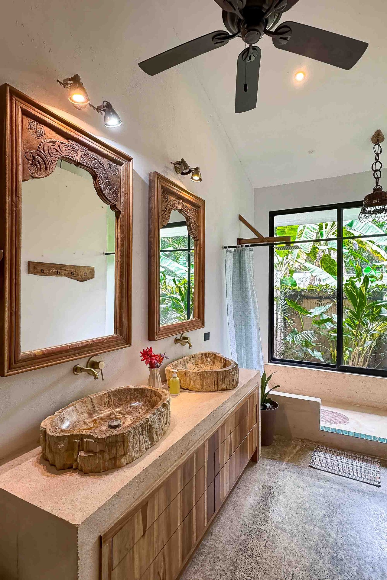 Furnished and Turnkey Home Rainforest Villa with Pool and Creek