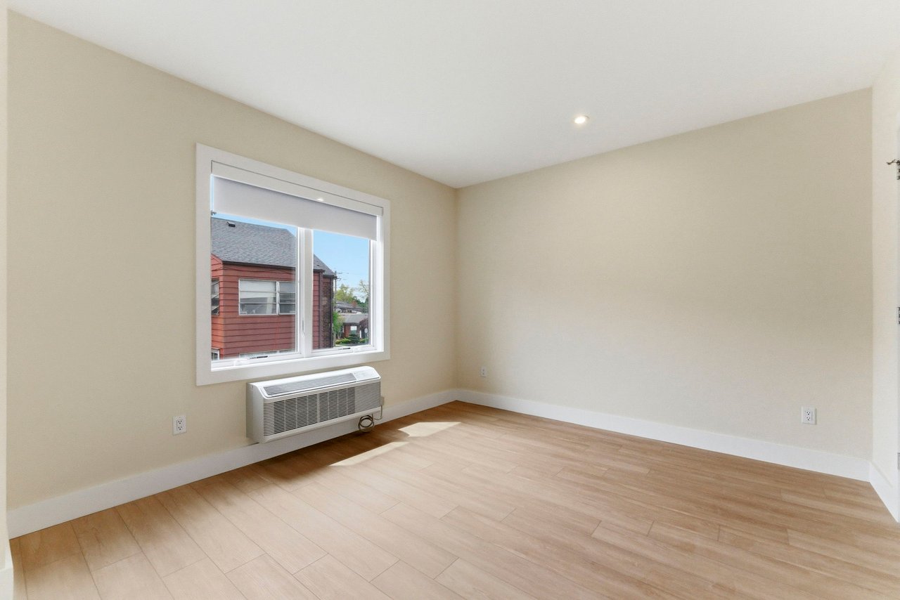 850 Broad Ave