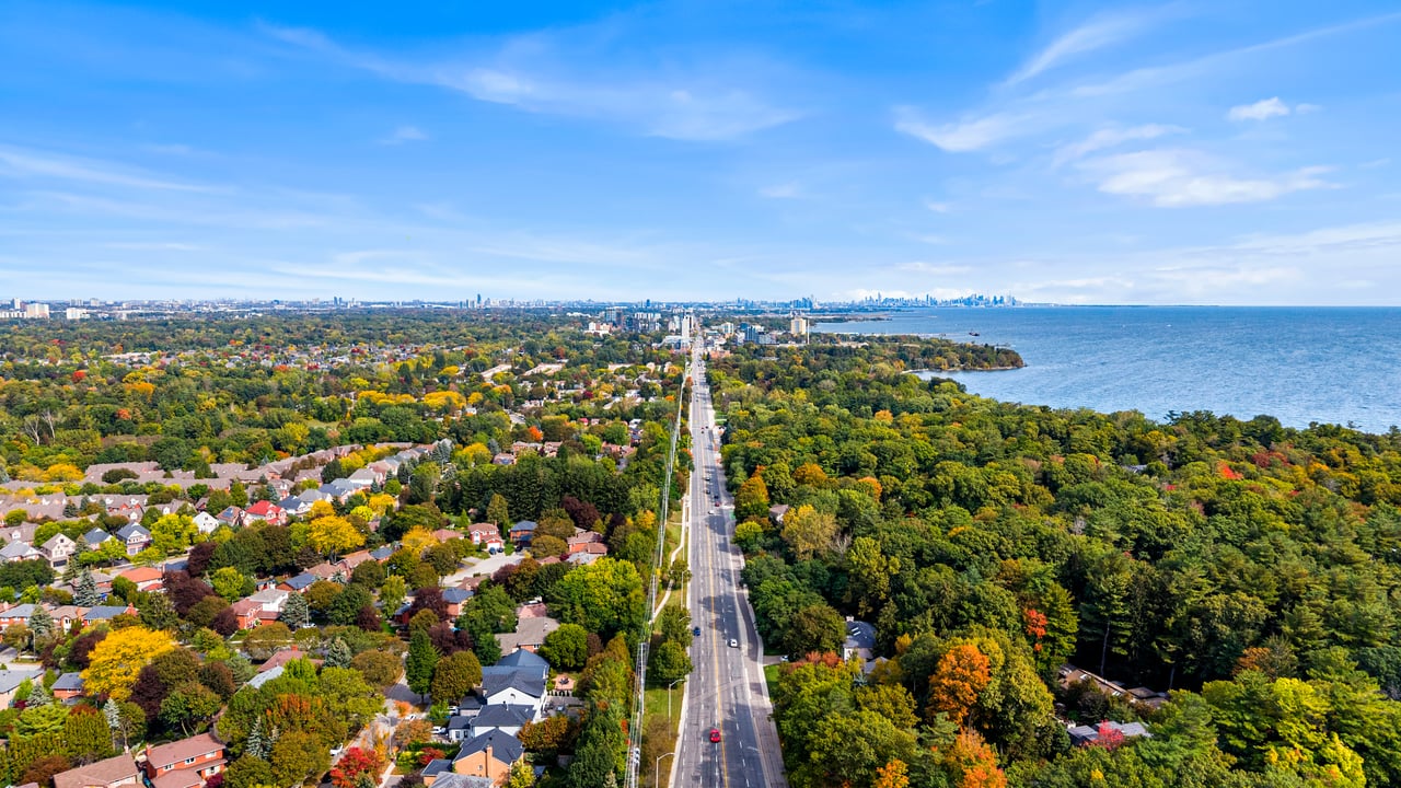 1141 Lakeshore Rd W