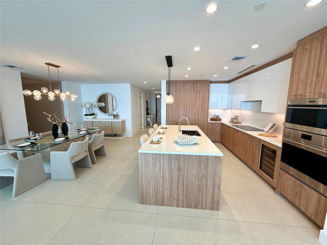 153 N Seabreeze blvd S-2101