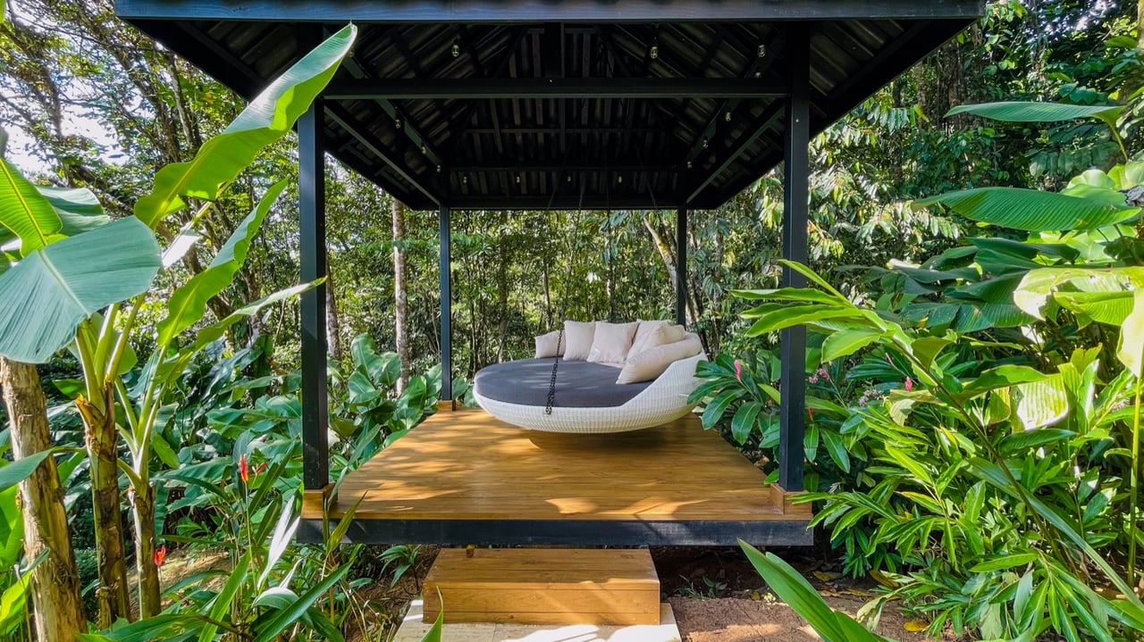 Luxury Retreat in Gated Community with Private Beach Access