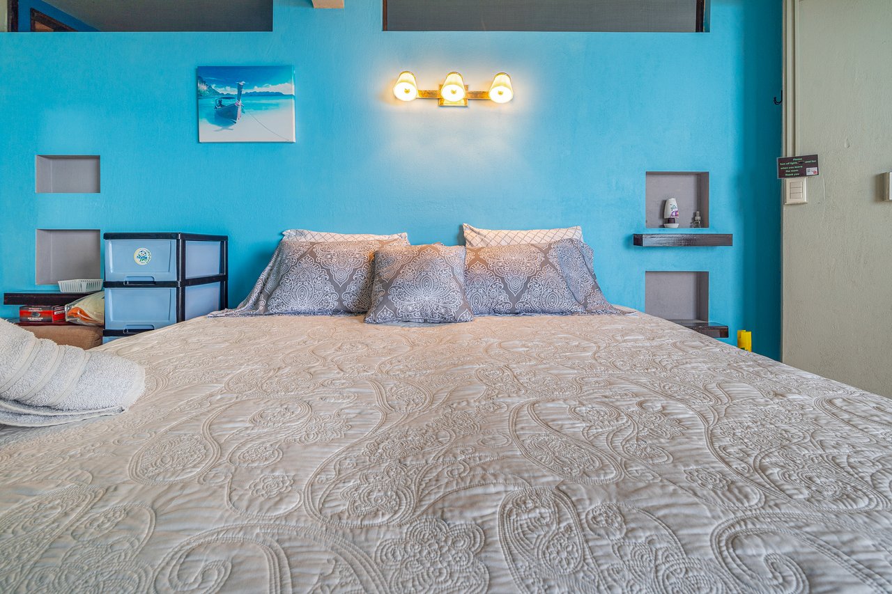 Luxury 4-Bed Villa with Ocean Views & Infinity Pool in Ojochal