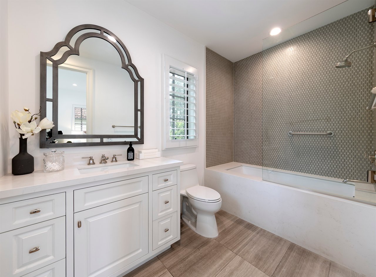 10210 Century Woods Dr, Century City