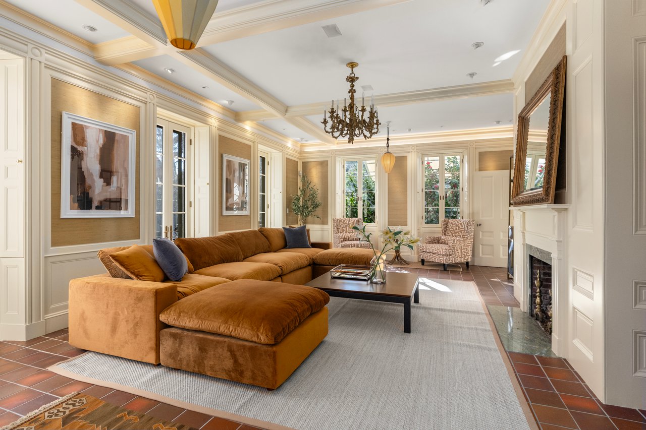  18 Ash Street, Cambridge, MA 02138