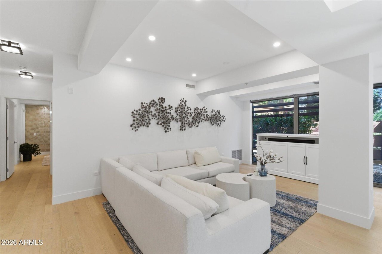 7131 E Rancho Vista Dr, #1001