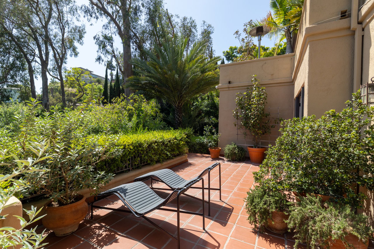 6964 Los Tilos Rd, Hollywood Hills