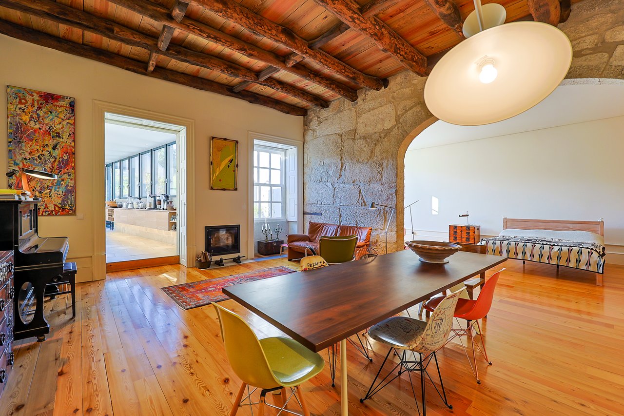 Elegant Two-Bedroom Loft with Garden in Historic Downtown Porto