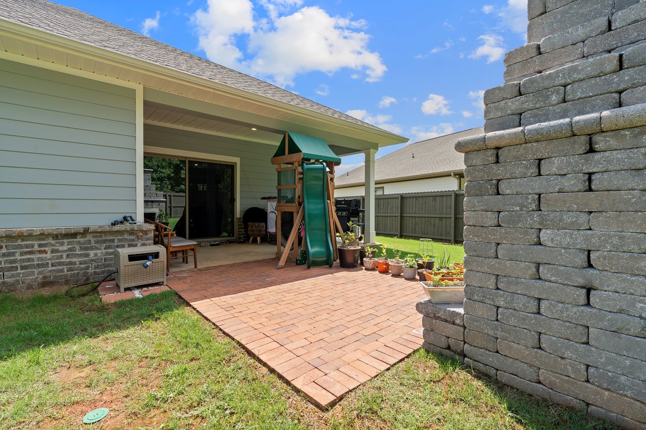 Four Bedrooms, Outdoor Fireplace, Great Location!