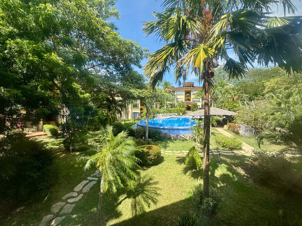 The Oaks 65: Comfortable 2BR Condo Near Tamarindo & Playa Grande