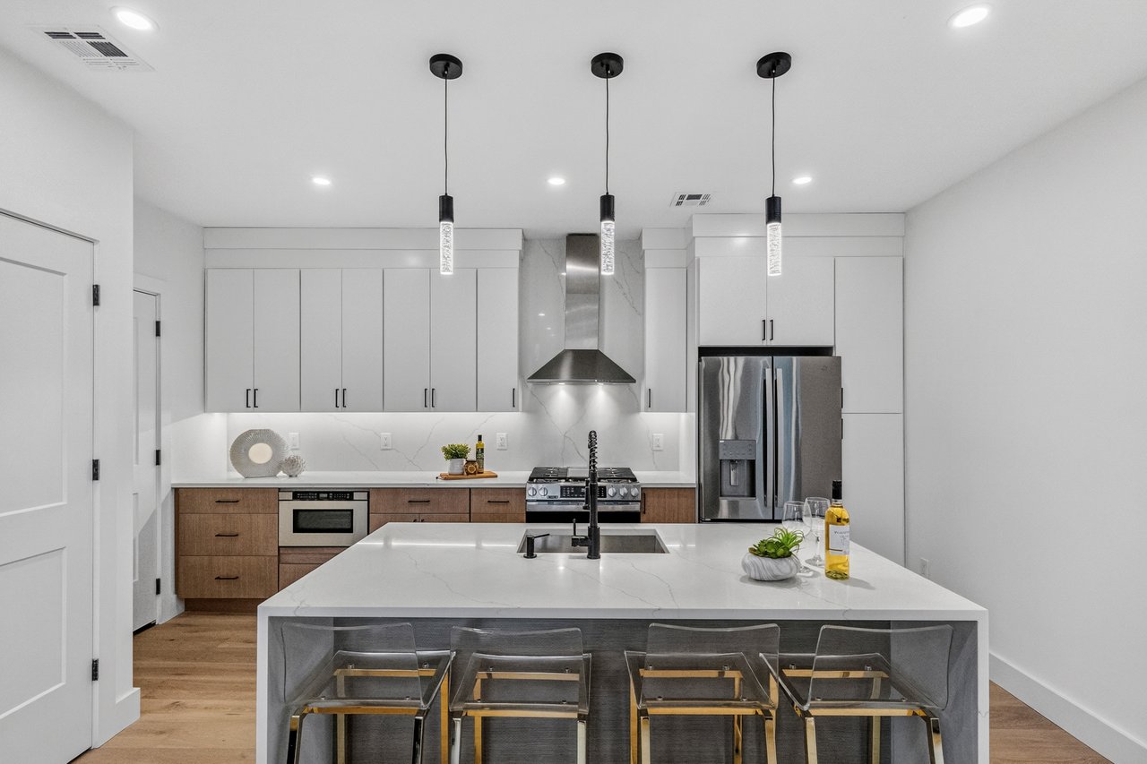 887 Linden Ave, Ridgefield, NJ 07657