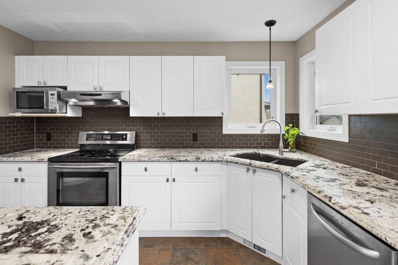 7 Valley Creek Bay NW