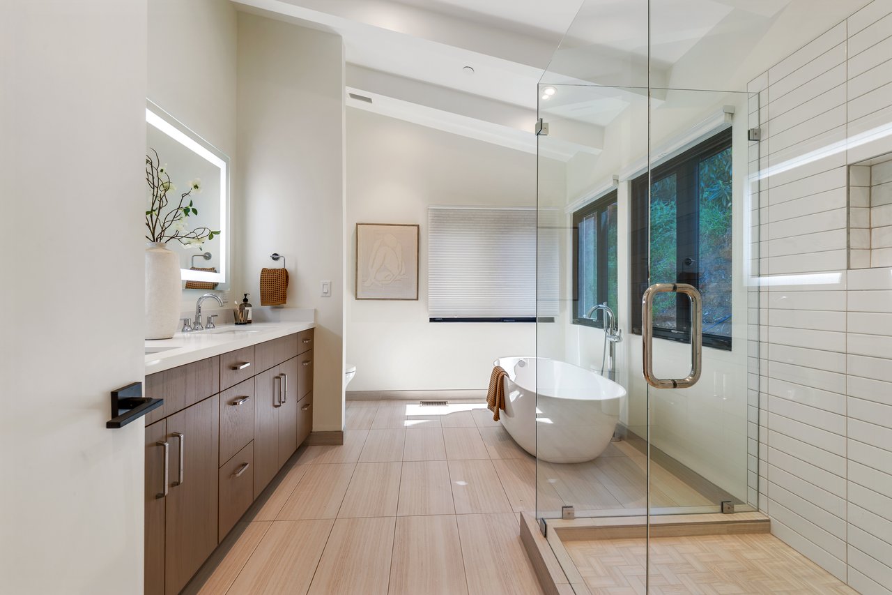 Contemporary Gem on Belvedere Island