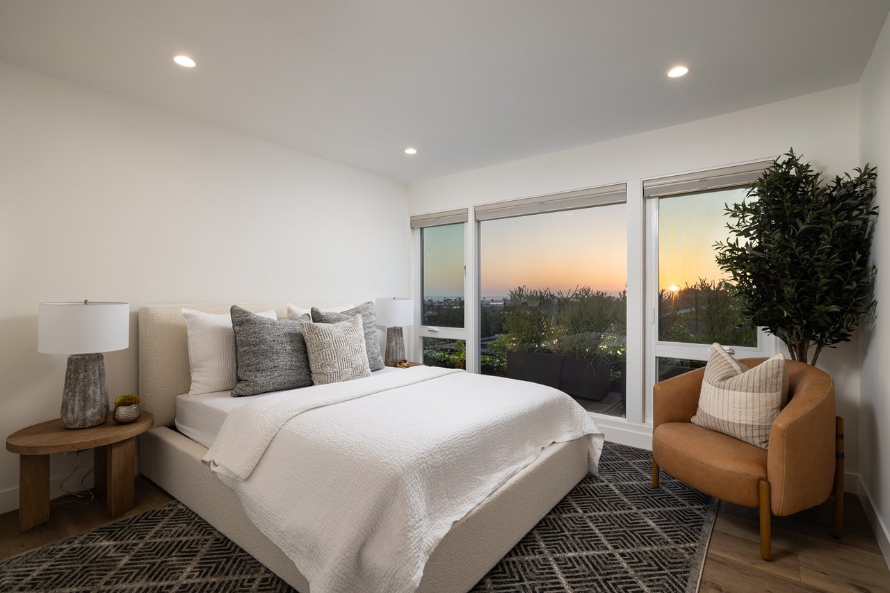 1007 White Sails Way