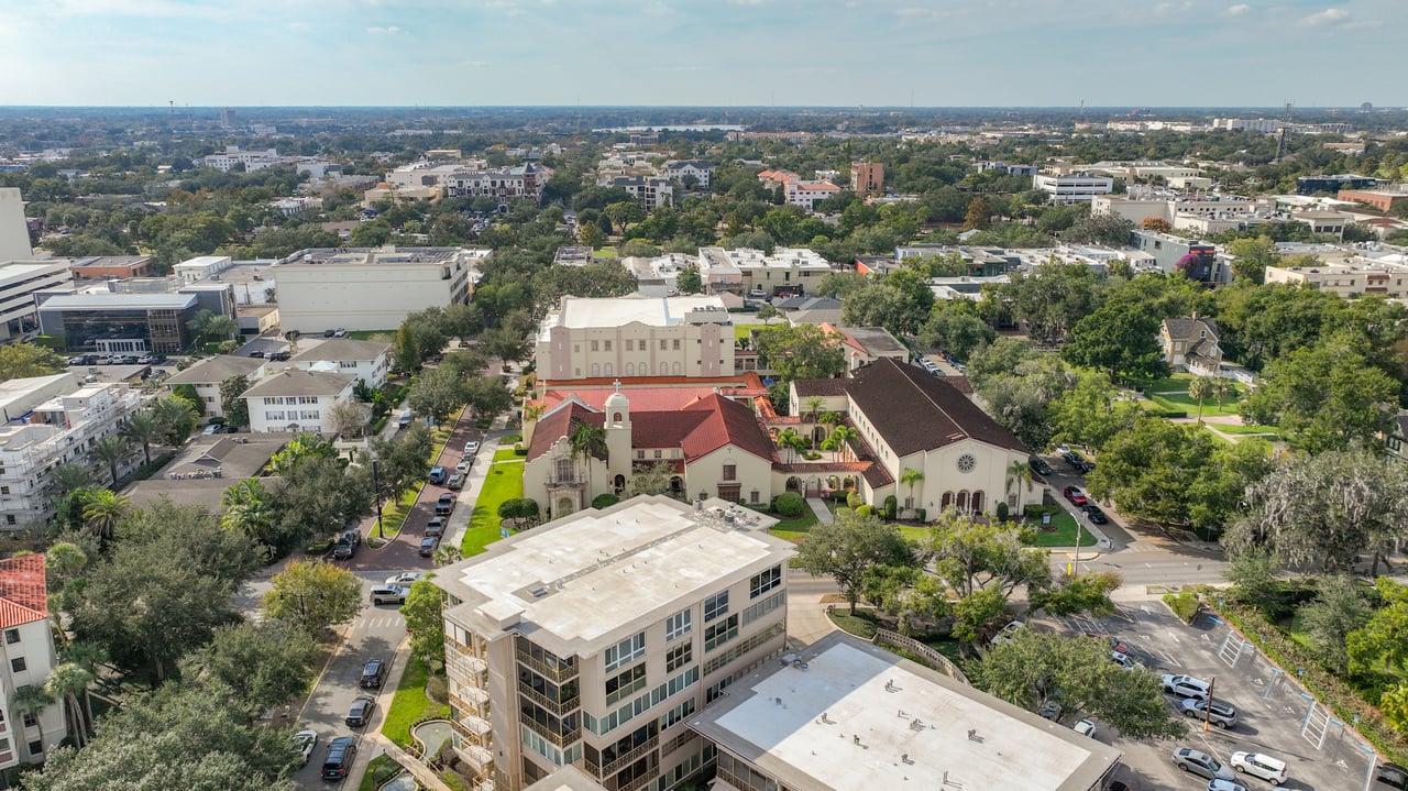 Blissful Downtown Winter Park Pied-à-Terre at Whispering Waters 
