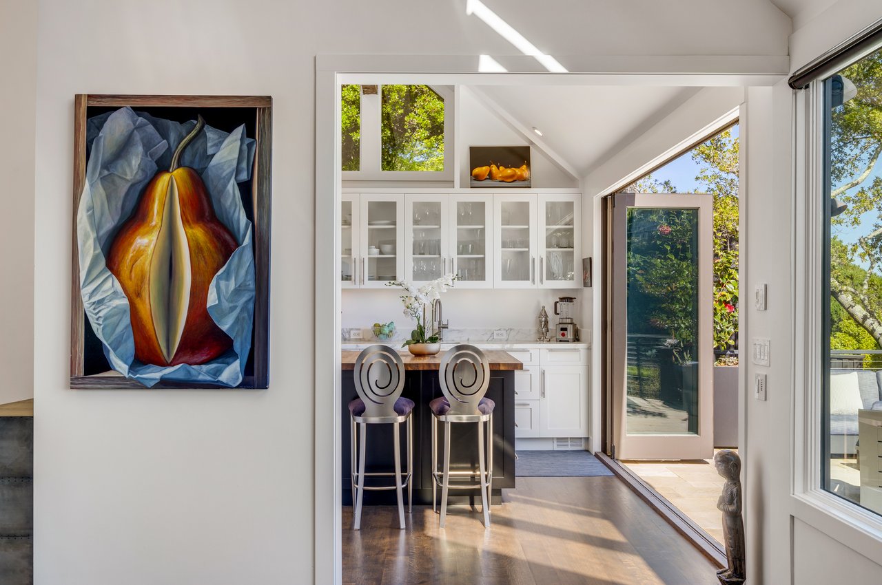 Chic and Stylish on Belvedere Island