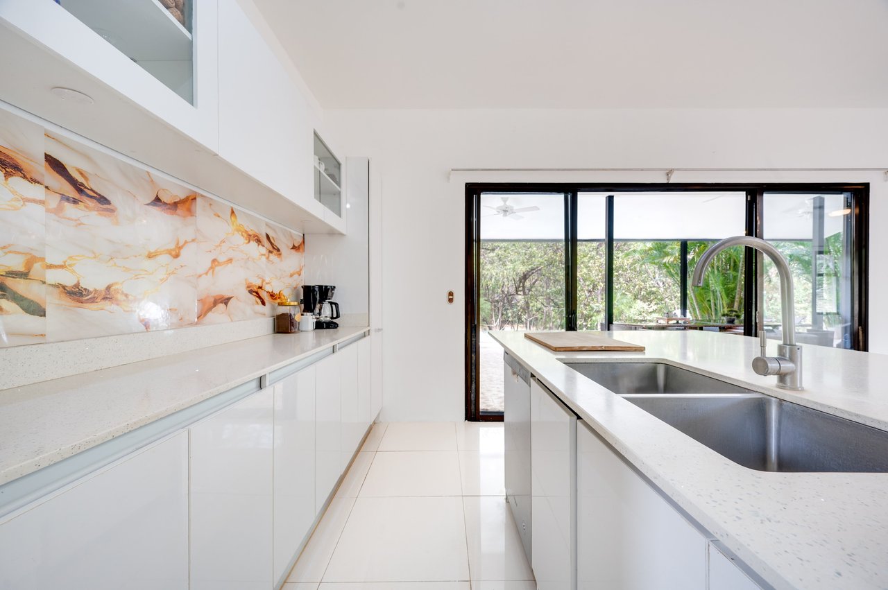 V-Iguana Finca Panamá | Large Property with Two Houses, Pool & Expansion Potential Near Tamarindo