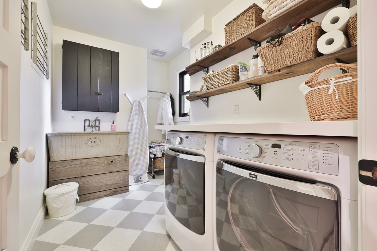52 Kerr Street, Oakville