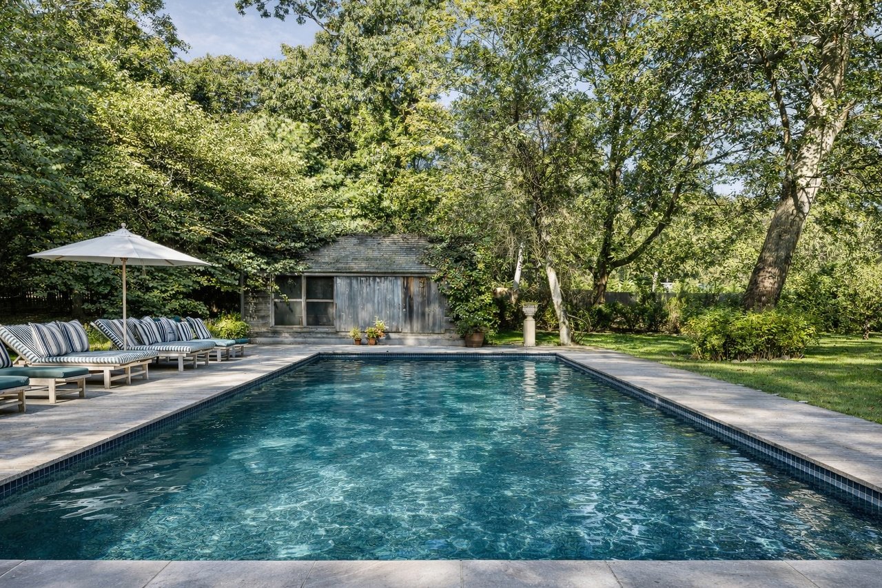 AN EXQUISITE CARRIAGE HOUSE