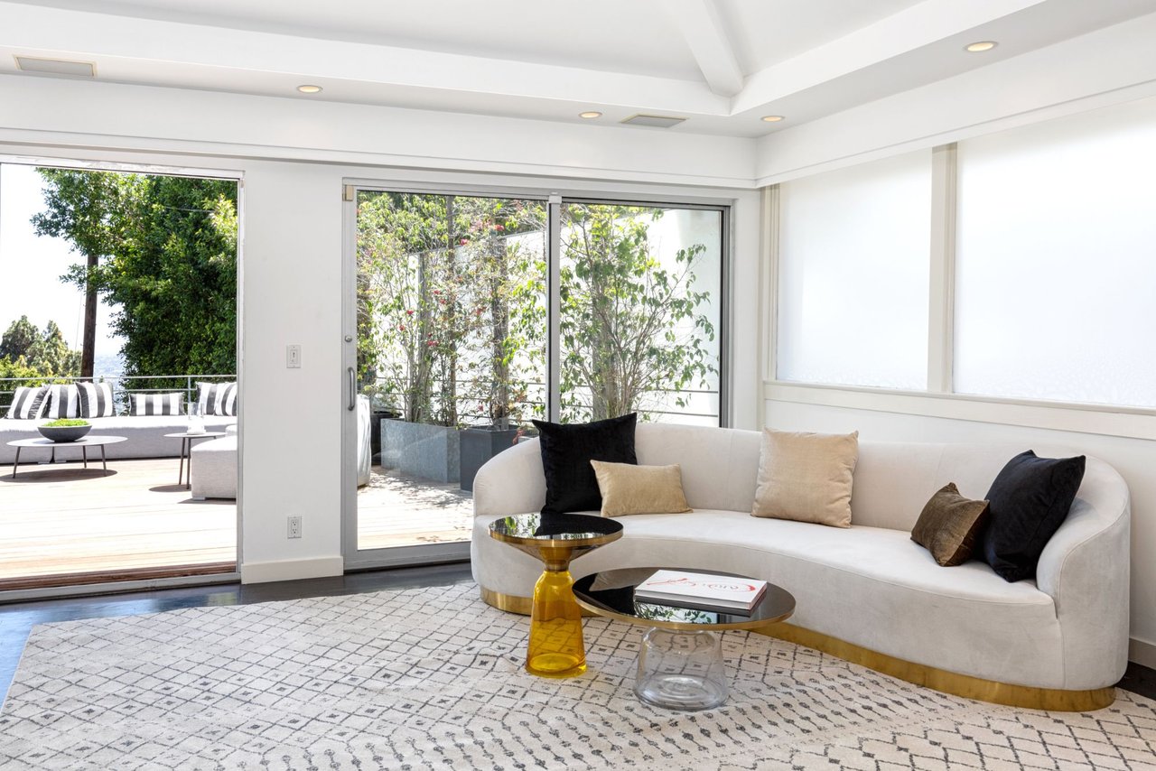 8713 Sunset Plaza Ter