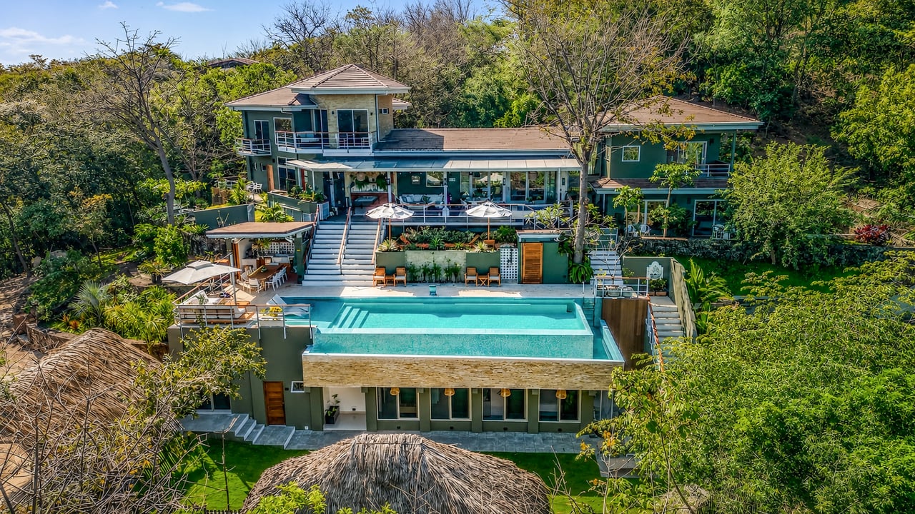 Casa Pochote | Artisan Luxury Villa in Tamarindo | Pool, Jacuzzi & Langosta Beach Club Membership Included