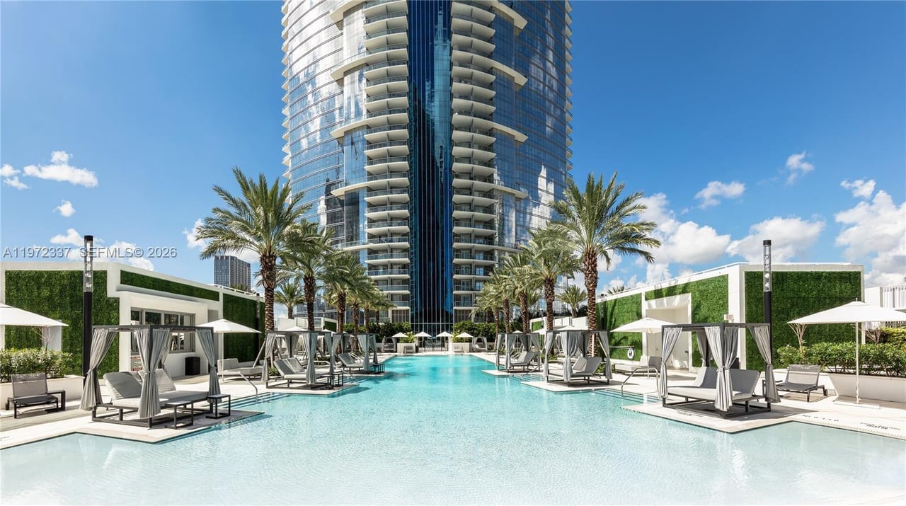 851-ne-1-avenue-miami-condo-for-sale-pool