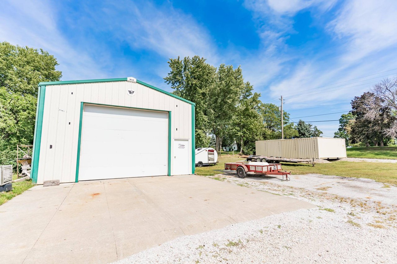 300 & 302 Main St
