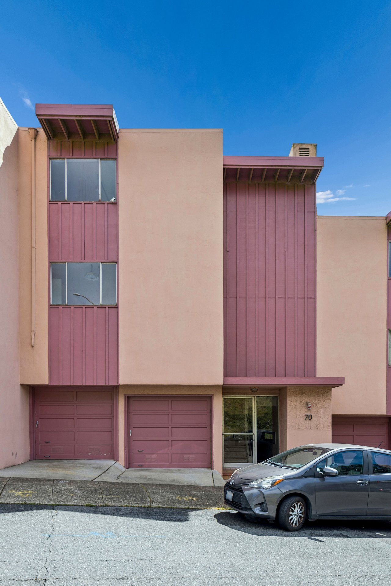 70 Crestline | 14 Units