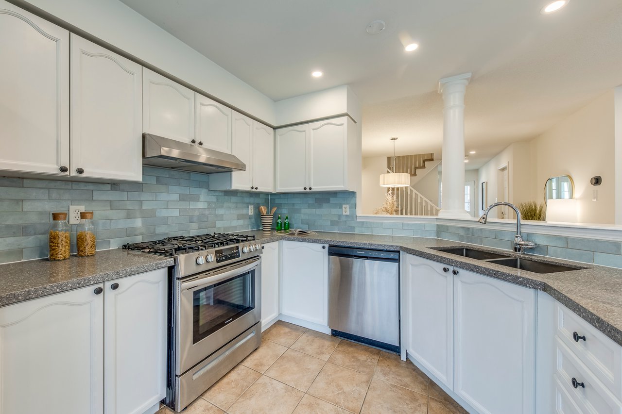 2066 Broadleaf Crescent