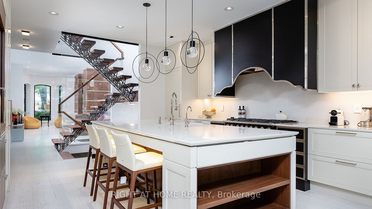YORKVILLE FORESTY LUXURY