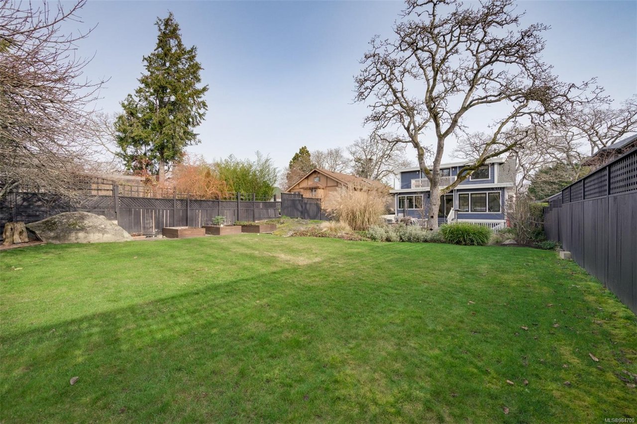 1248 Hewlett Pl