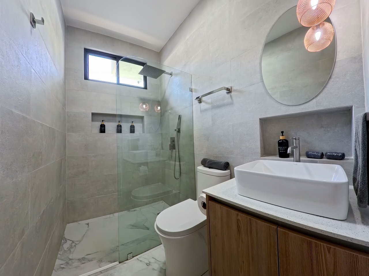 Great Location Brand New Pool House