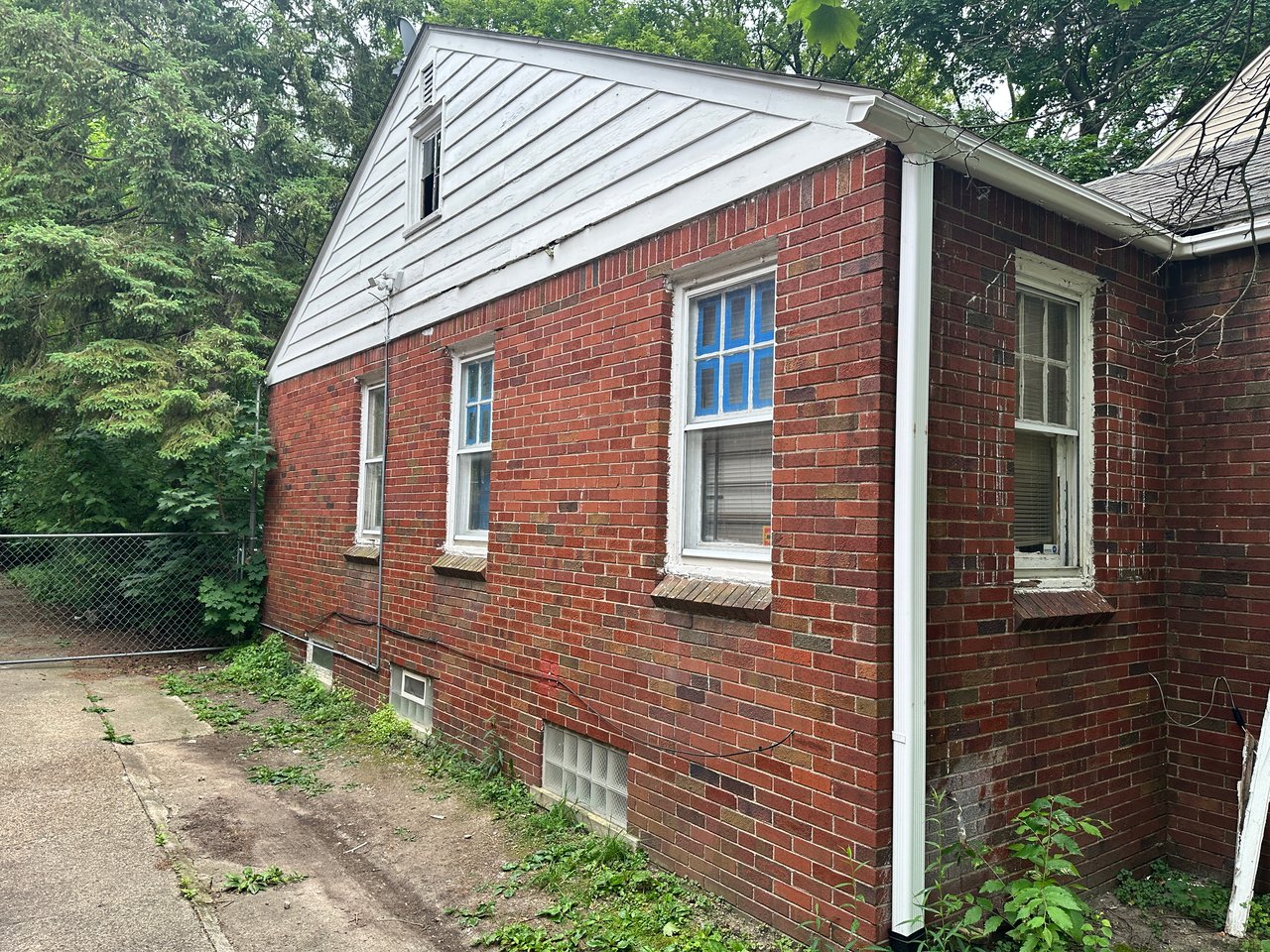 16592 Saint Marys St