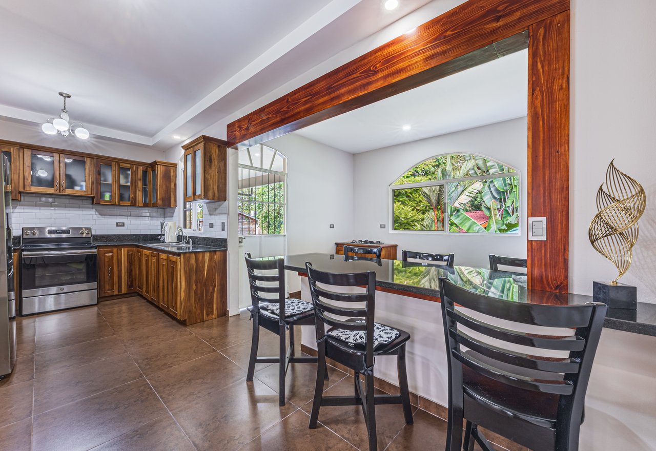 EXCEPTIONAL 5-BEDROOM RESIDENCE– PRIME LOCATION & VERSATILE LAYOUT