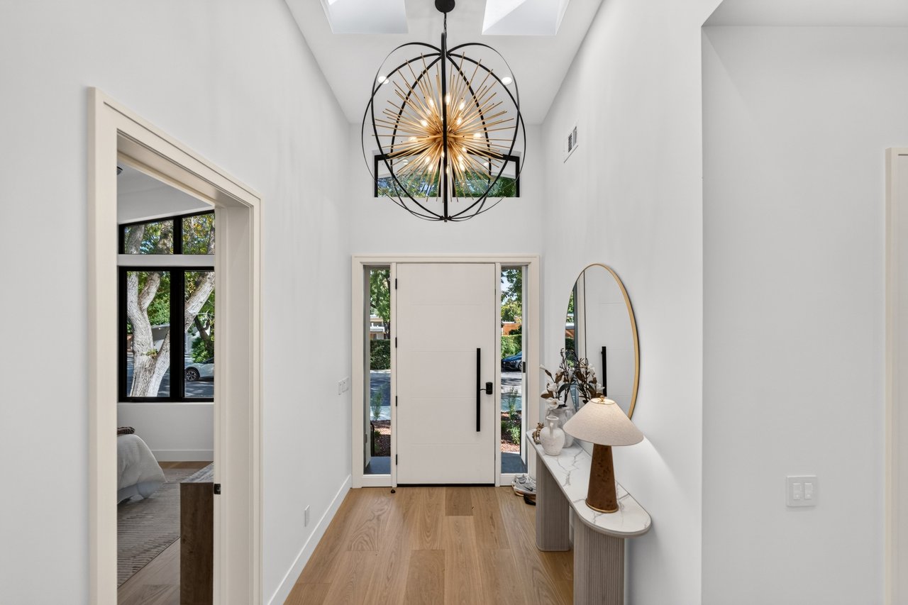 1084 Moffett Circle, Palo Alto, California 94303