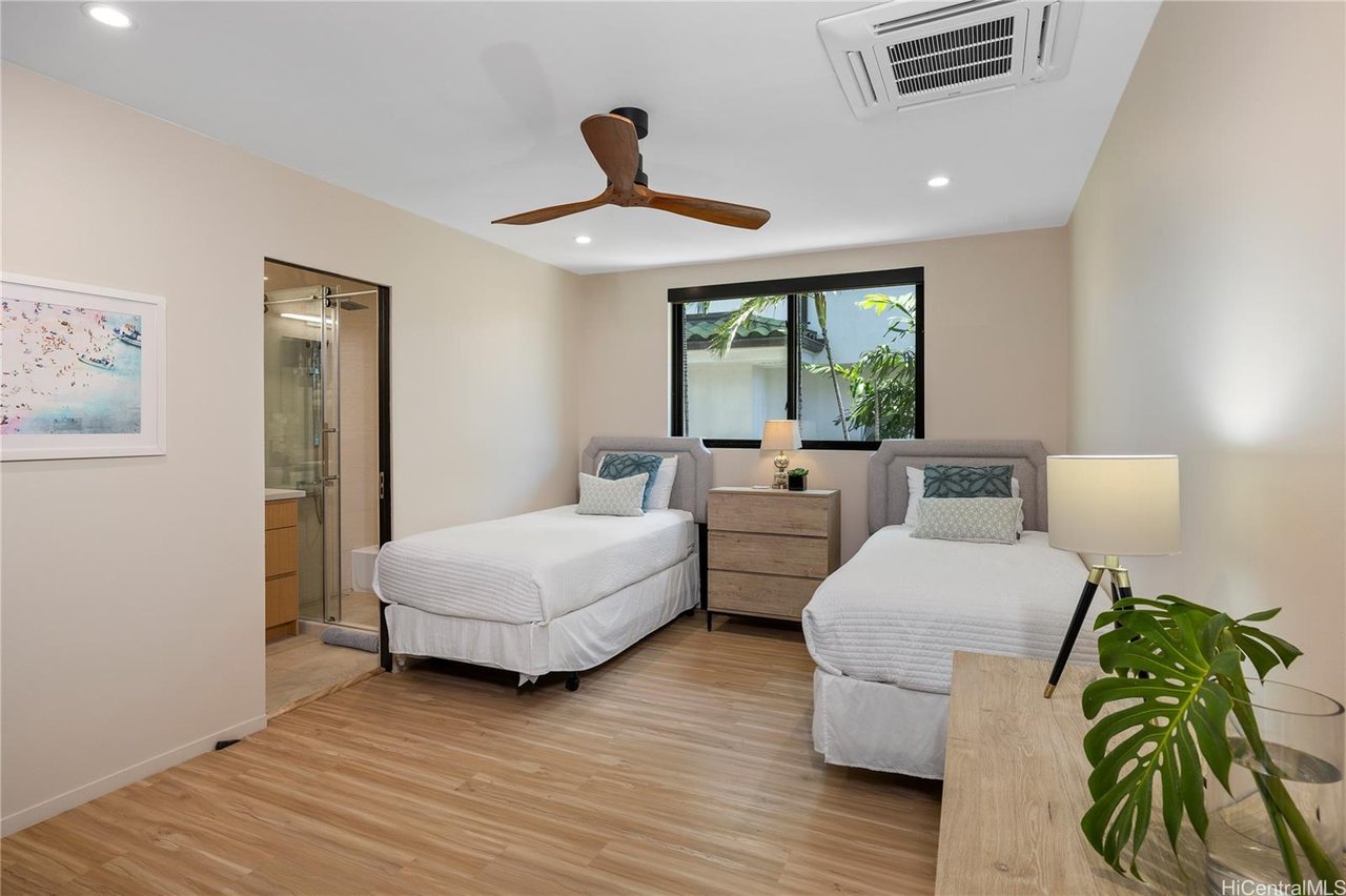 Wallace 3849 Poka St, Honolulu, HI 96816