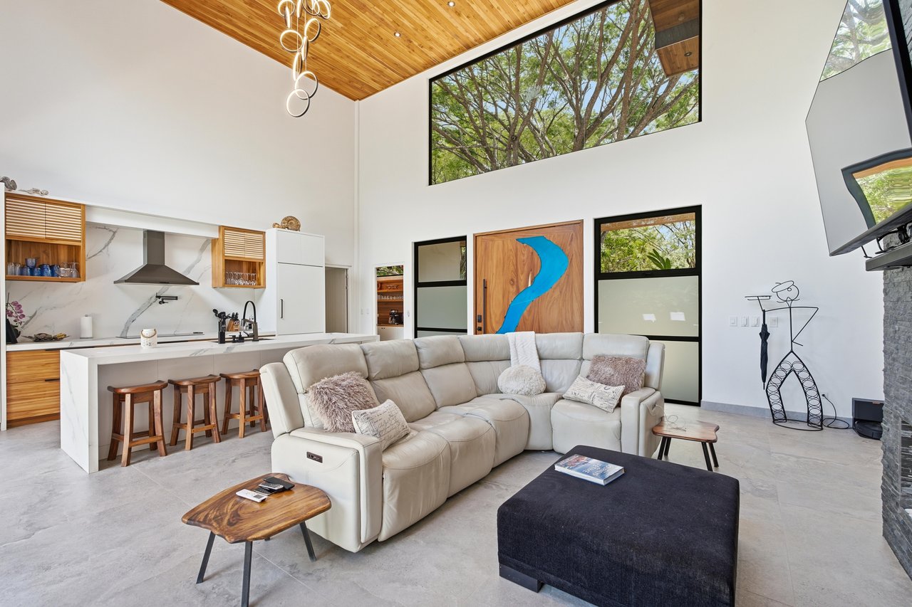 Casa La Ola Perfecta | Luxury 5-Bedroom Home with Pool Near the Beach in Hacienda Pinilla