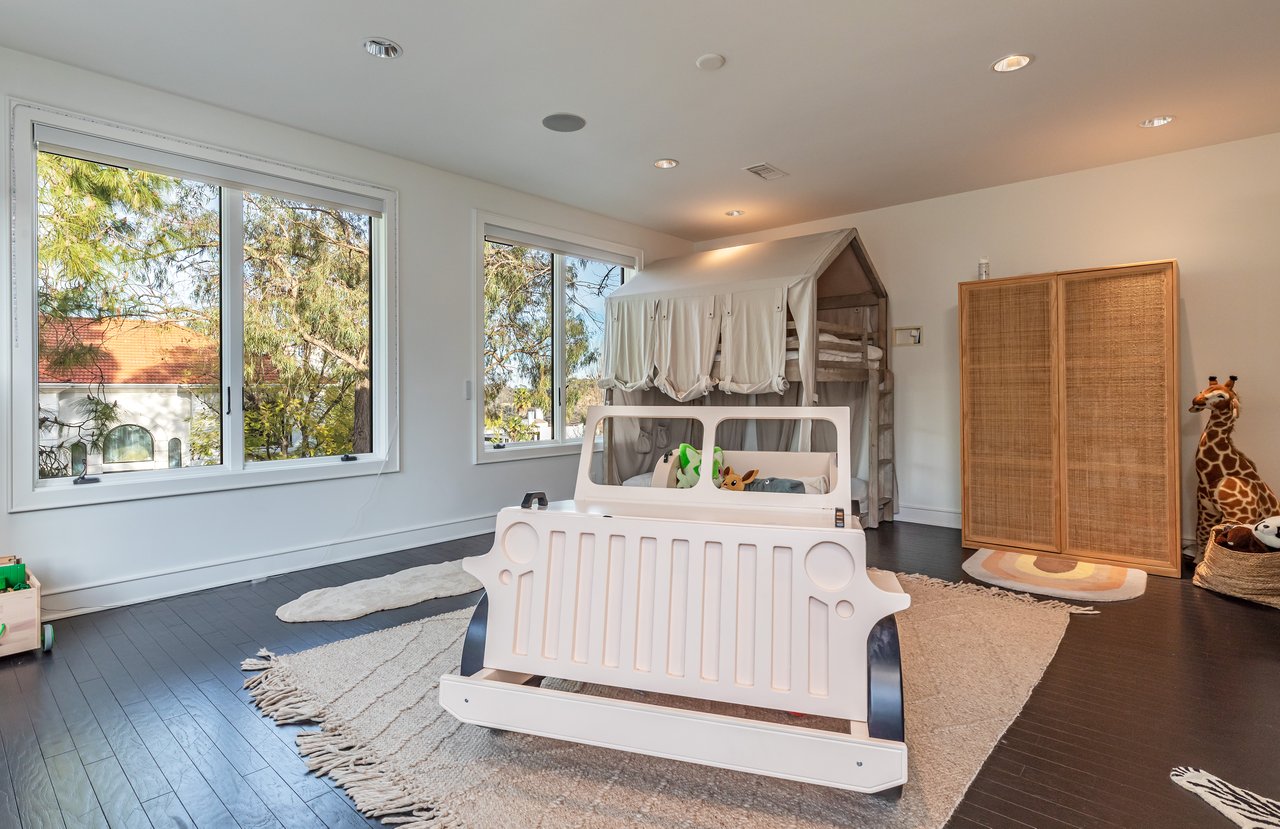 12000 Crest Ct, Beverly Hills