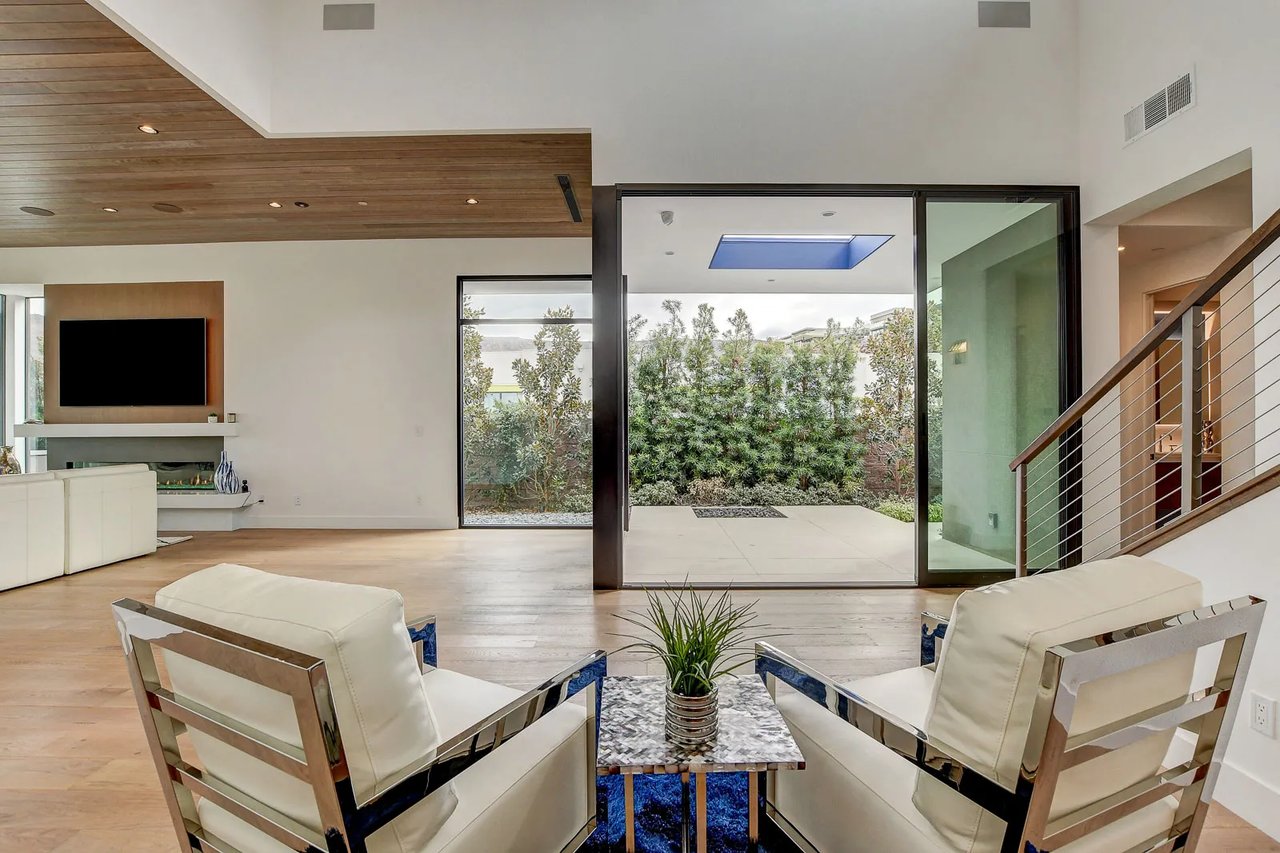 Modern Model Home for Sale in MacDonald Highlands