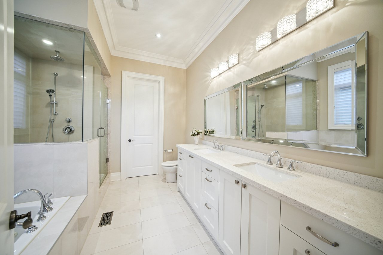Show-stopping luxury in the heart of Southwest Oakville