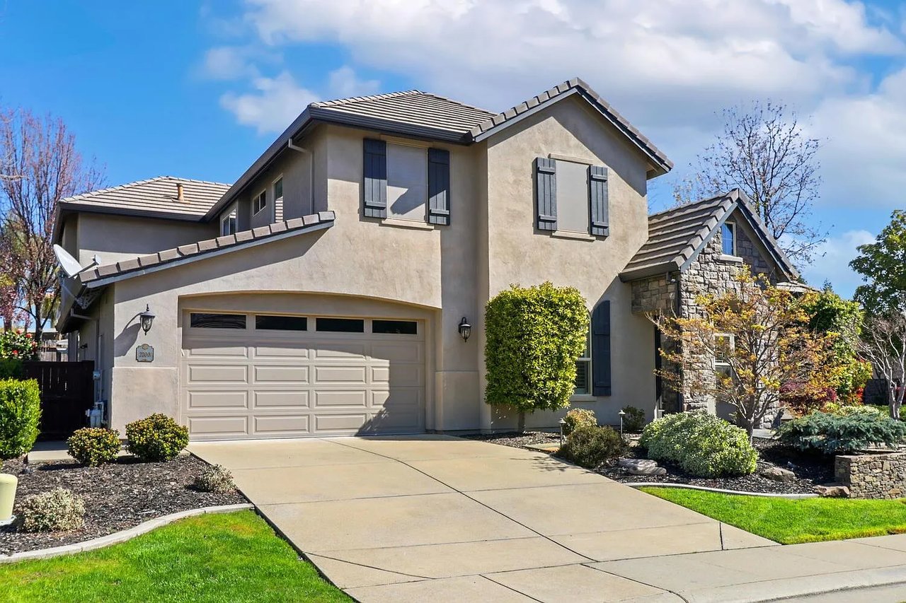 2200 Red Hawk Ct