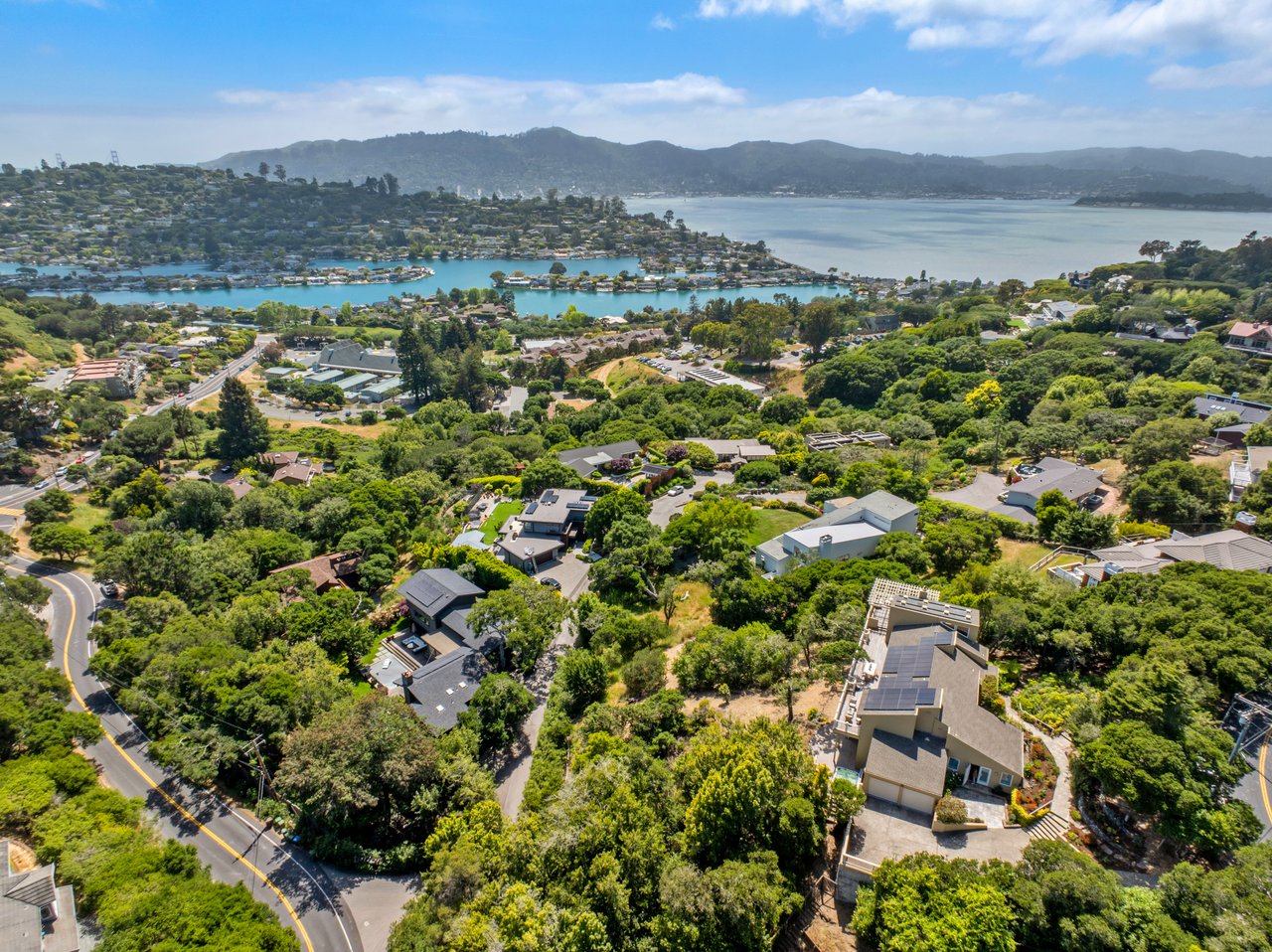 Picturesque and Private View Residence