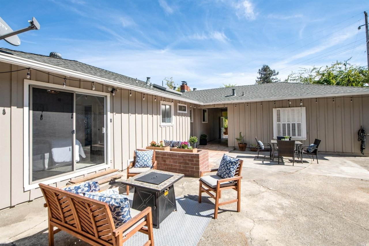 271 Irwin St